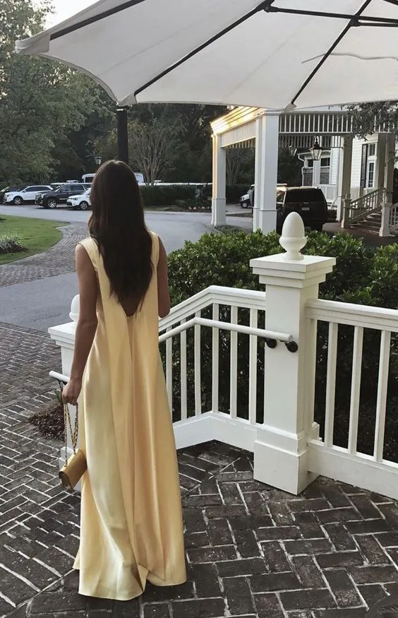 Robe de bal élégante jaune longue avec décolleté en V