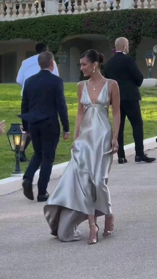 Robe de soirée longue et sexy à dos nu