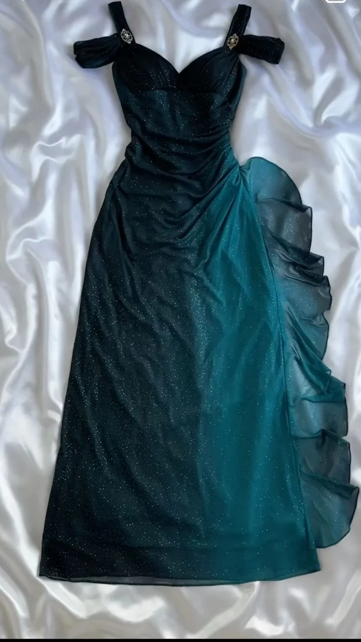 Robe de bal longue à épaules dénudées et coupe trapèze
