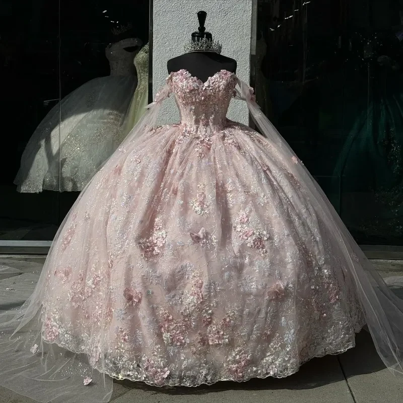 Robe de bal rose clair à épaules dénudées et appliques en dentelle