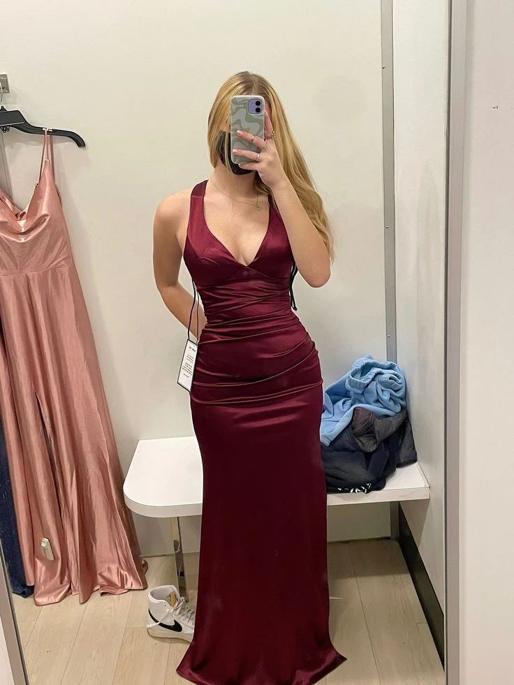 Robe de soirée longue bordeaux à col en V et à paillettes