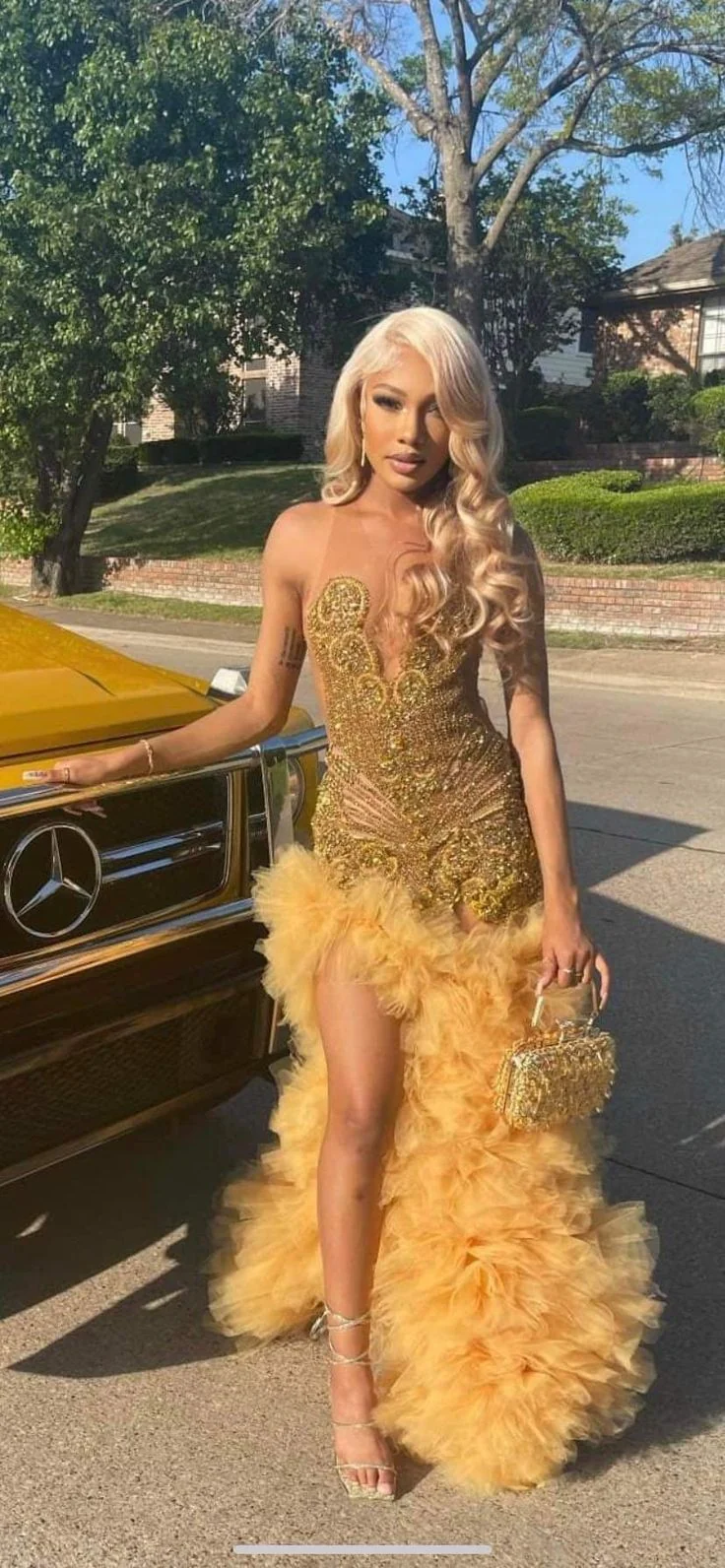 Robe de soirée luxueuse à perles dorées