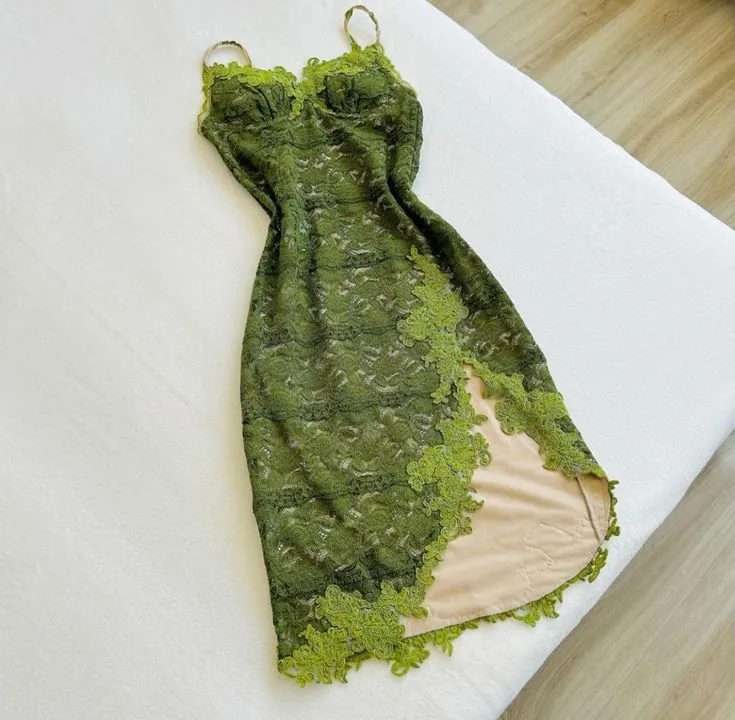 Superbes robes de bal vintage en dentelle verte