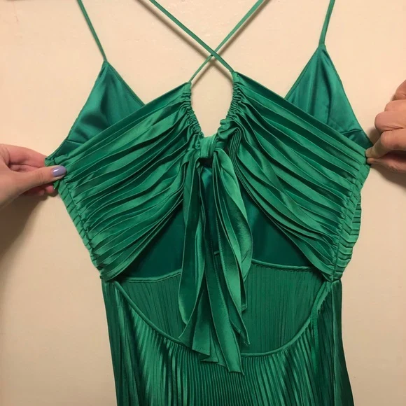 Robe de soirée longue plissée verte