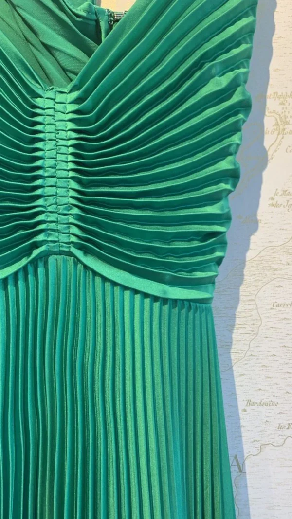 Robe de soirée longue plissée verte