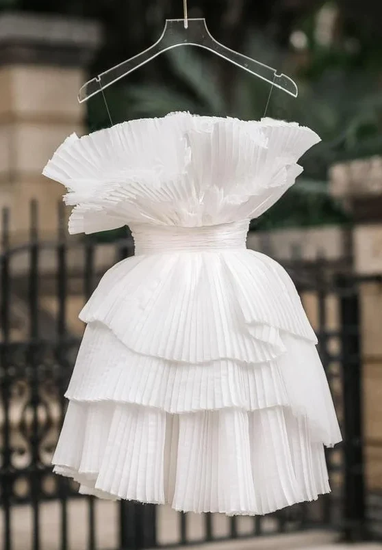 Robe de soirée courte en satin blanc