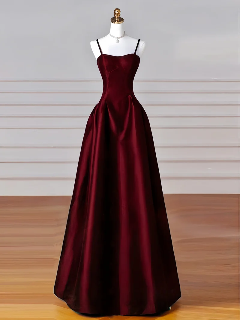 Robe de bal longue élégante en satin bordeaux coupe trapèze