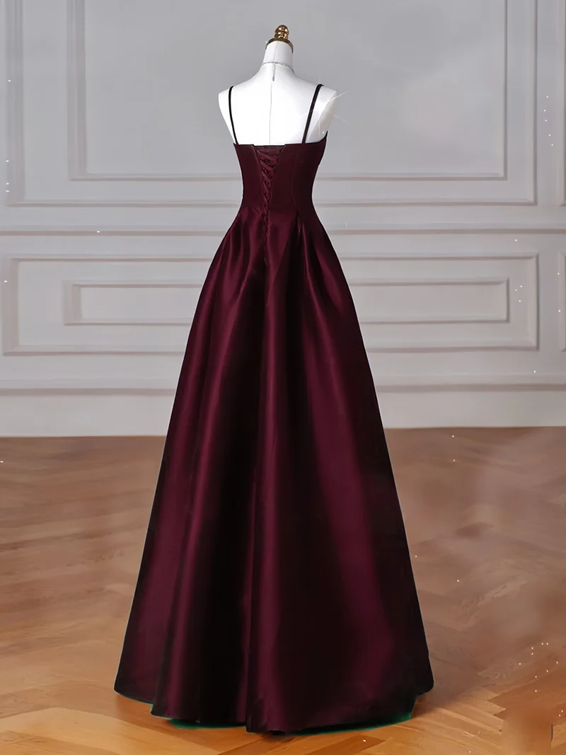 Robe de bal longue élégante en satin bordeaux coupe trapèze