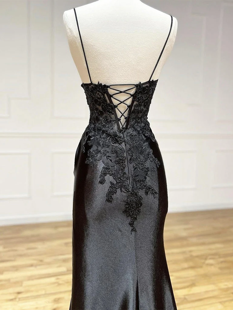 Robe de soirée longue en satin bleu foncé à col en V et dentelle
