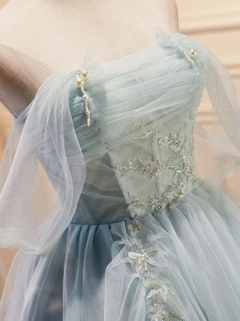 Robe de bal courte verte en tulle bouffant à épaules dénudées