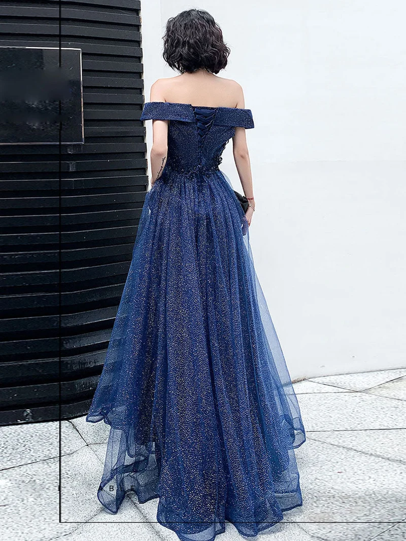 Robe de soirée de mariage longue en tulle bleu foncé à épaules dénudées