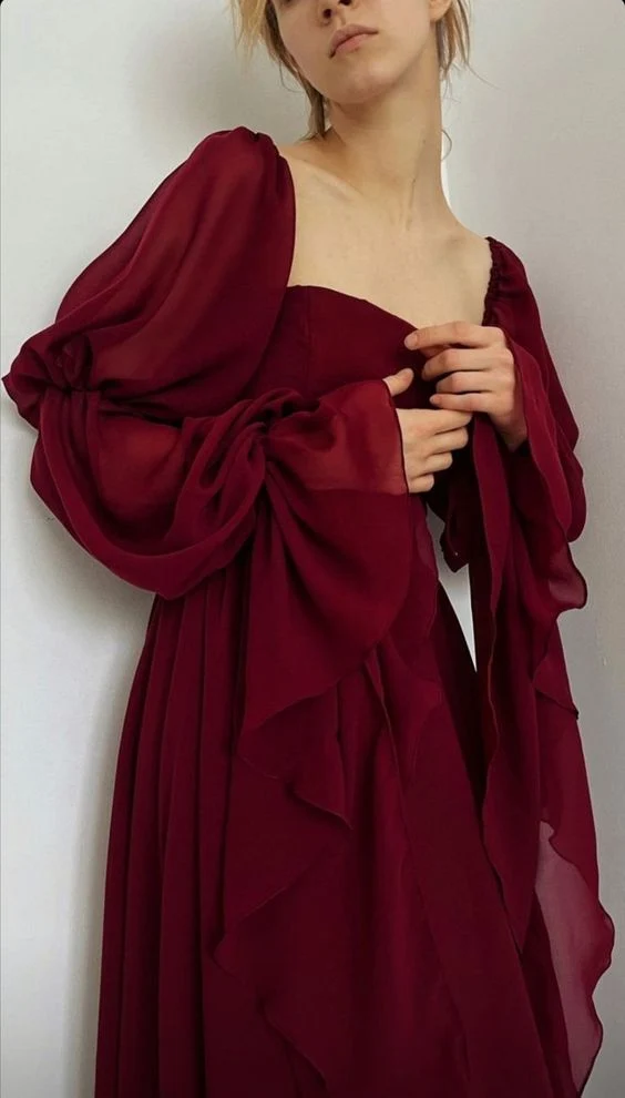 Belle robe de soirée vintage romantique bordeaux coupe trapèze