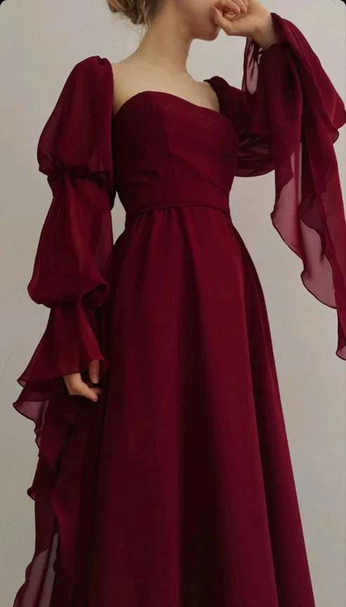 Belle robe de soirée vintage romantique bordeaux coupe trapèze