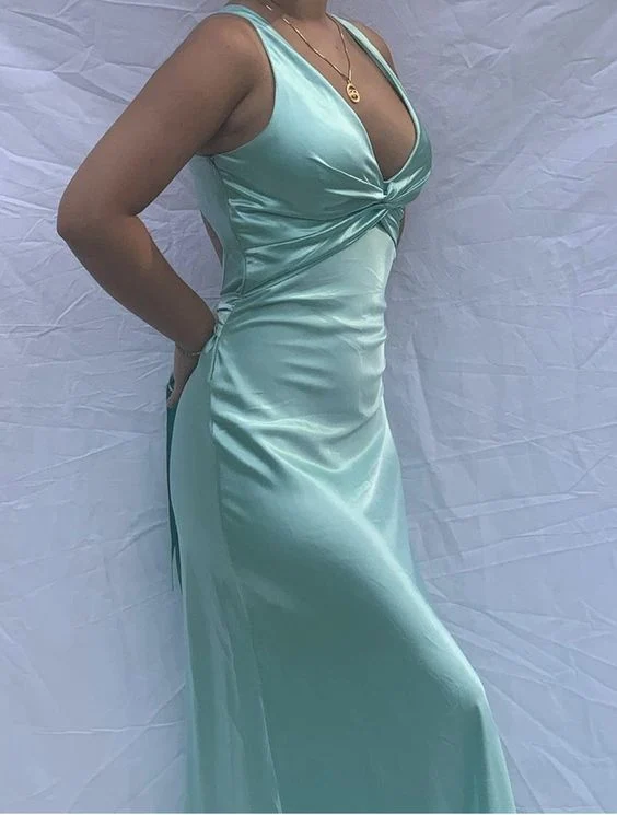Robe de soirée simple en satin violet