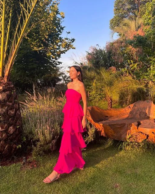 Superbe robe de soirée longue en satin