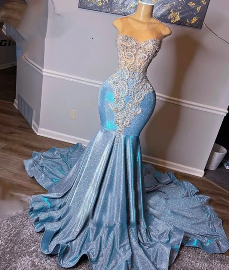 Robe de bal sirène bleu clair avec cristaux et paillettes