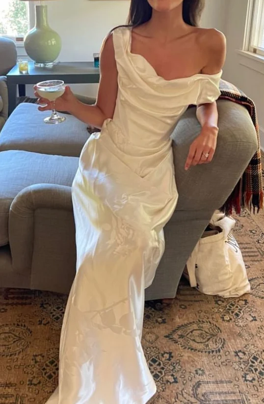 Robe de soirée longue élégante en satin sans manches