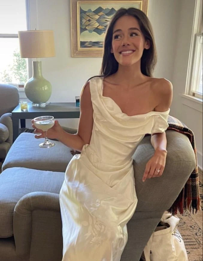 Robe de soirée longue élégante en satin sans manches
