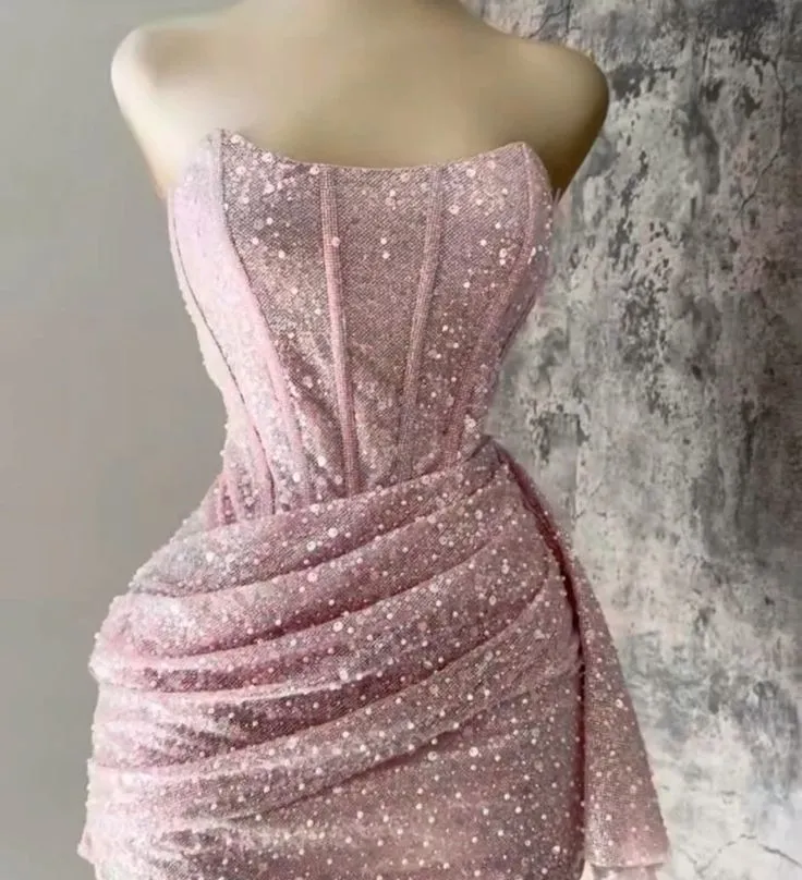 Robe mini bustier rose à paillettes pour fête d'anniversaire