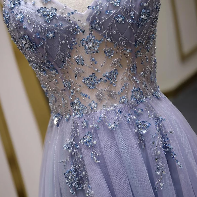 Robe de soirée longue scintillante à bretelles spaghetti et coupe trapèze