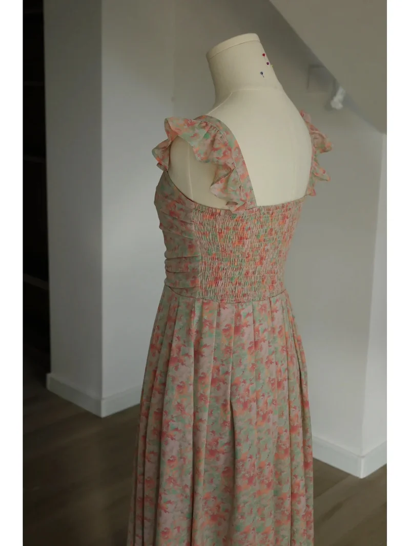 Robe trapèze style années 50 à plis creux et manches courtes
