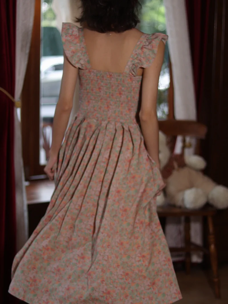Robe trapèze style années 50 à plis creux et manches courtes
