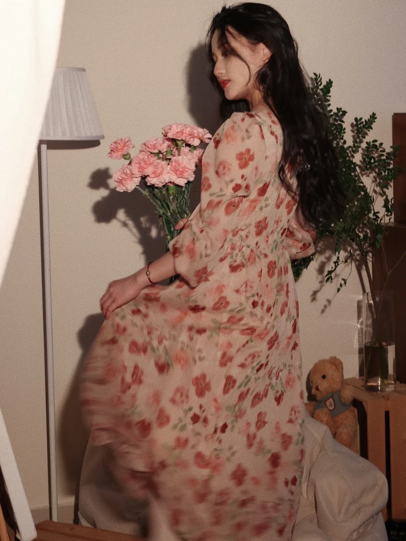Robe d'été en mousseline de soie florale de style rétro à manches longues