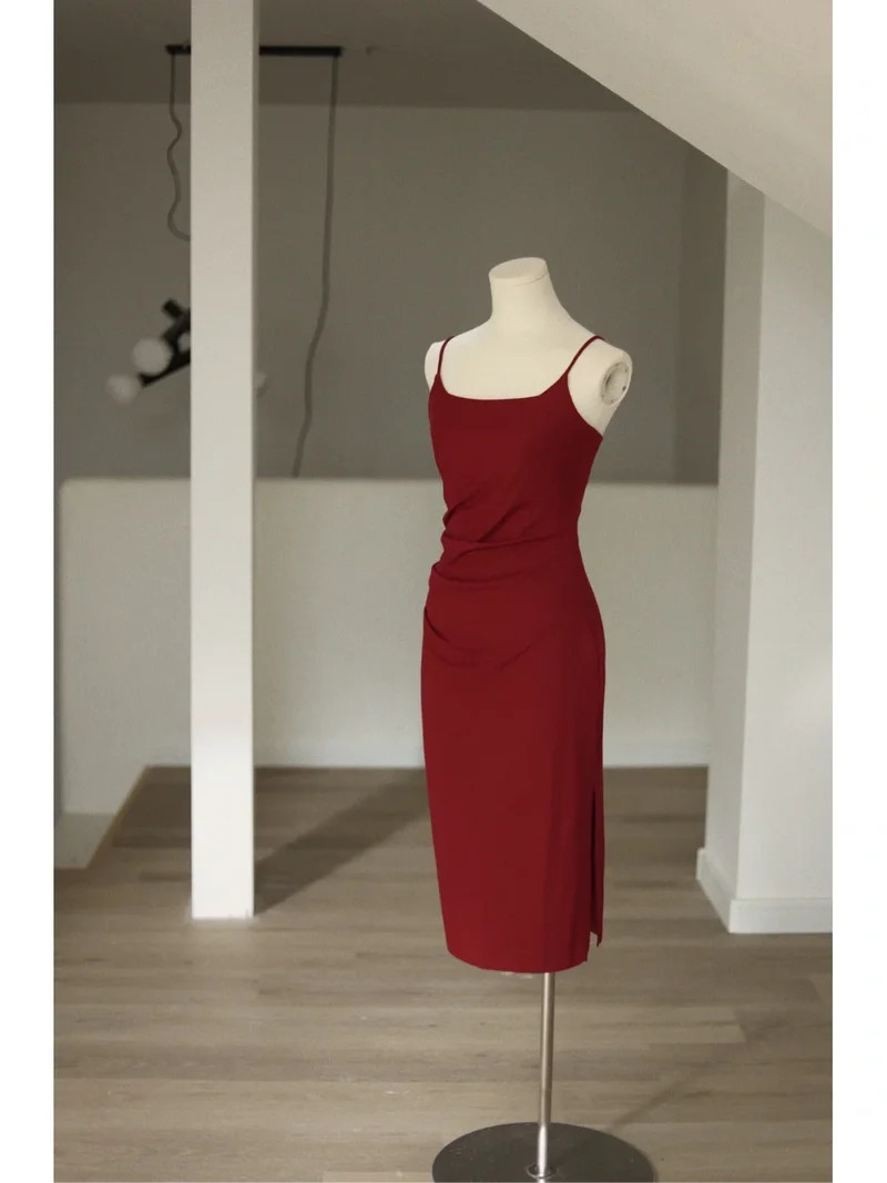 Robe fourreau bordeaux féminine romantique