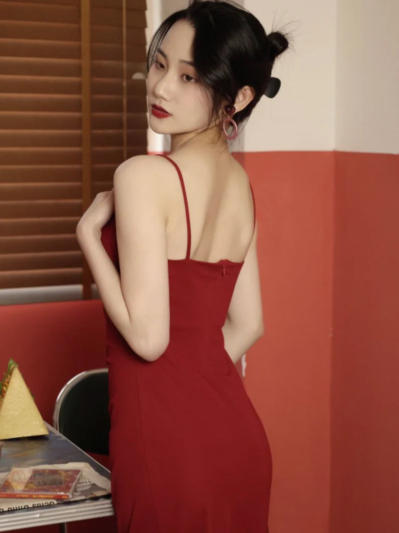Robe fourreau bordeaux féminine romantique