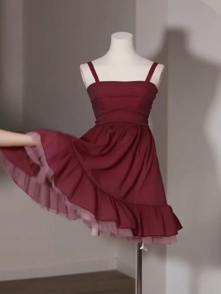Jolie robe de danse courte bordeaux de 8e année