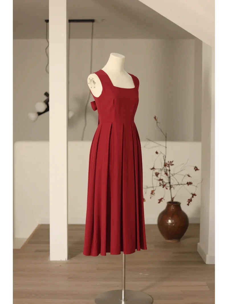 Robe vintage bordeaux à col carré des années 50