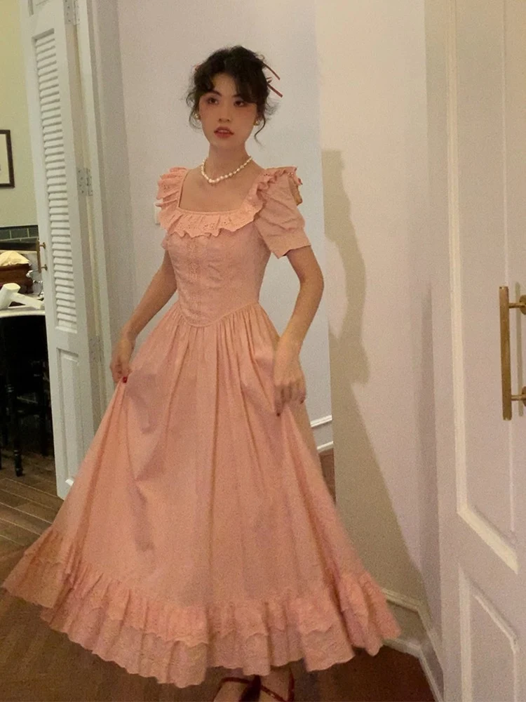 Robe vintage à col carré rose blush de style français