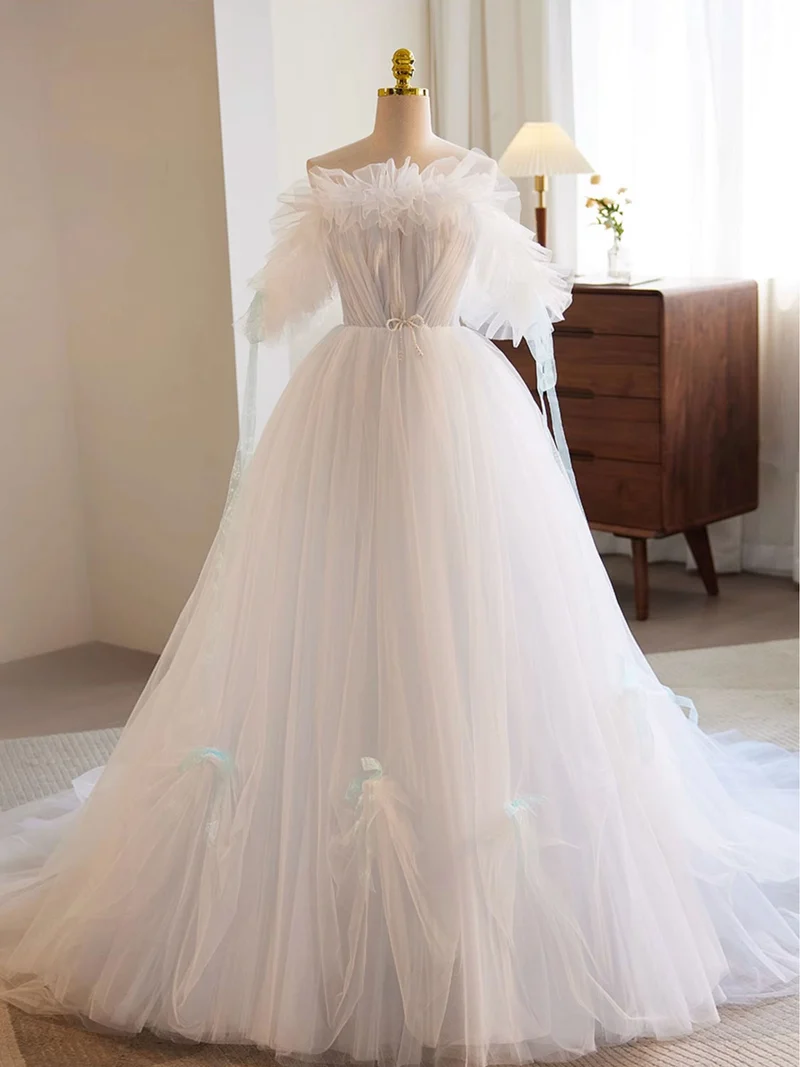 Robe de mariée blanche en tulle princesse sans bretelles