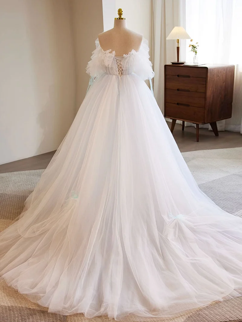 Robe de mariée blanche en tulle princesse sans bretelles