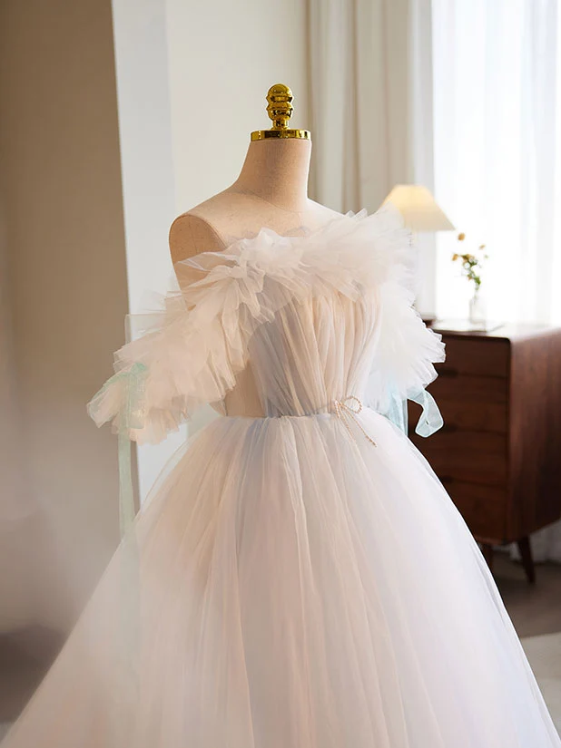 Robe de mariée blanche en tulle princesse sans bretelles