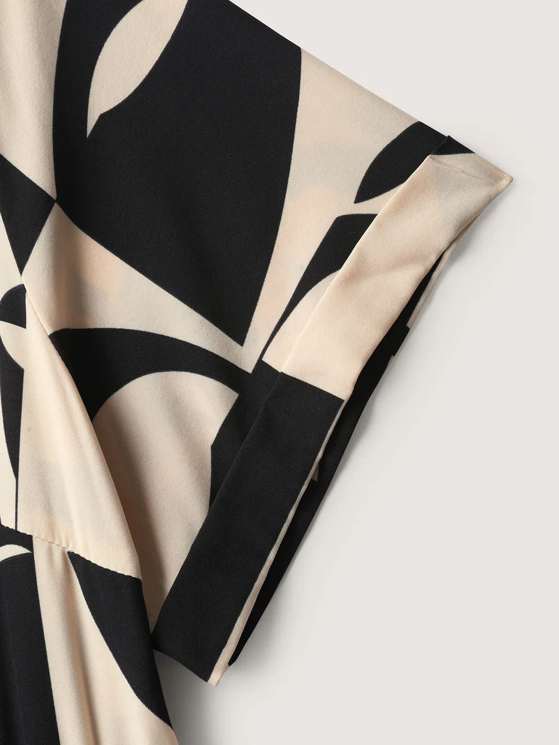 Geometric Print Arc Hem Midi Dress