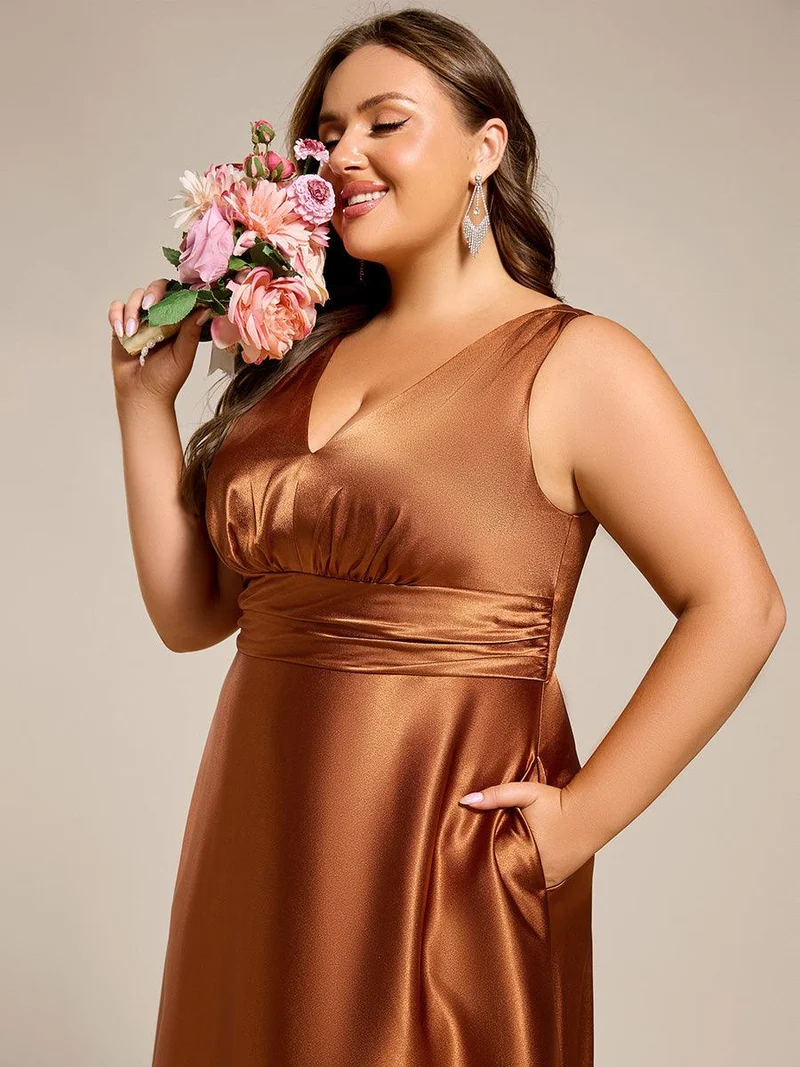 pretty INDY|Grande Taille Robe de demoiselle d'honneur fendue en satin sans manches à col en V