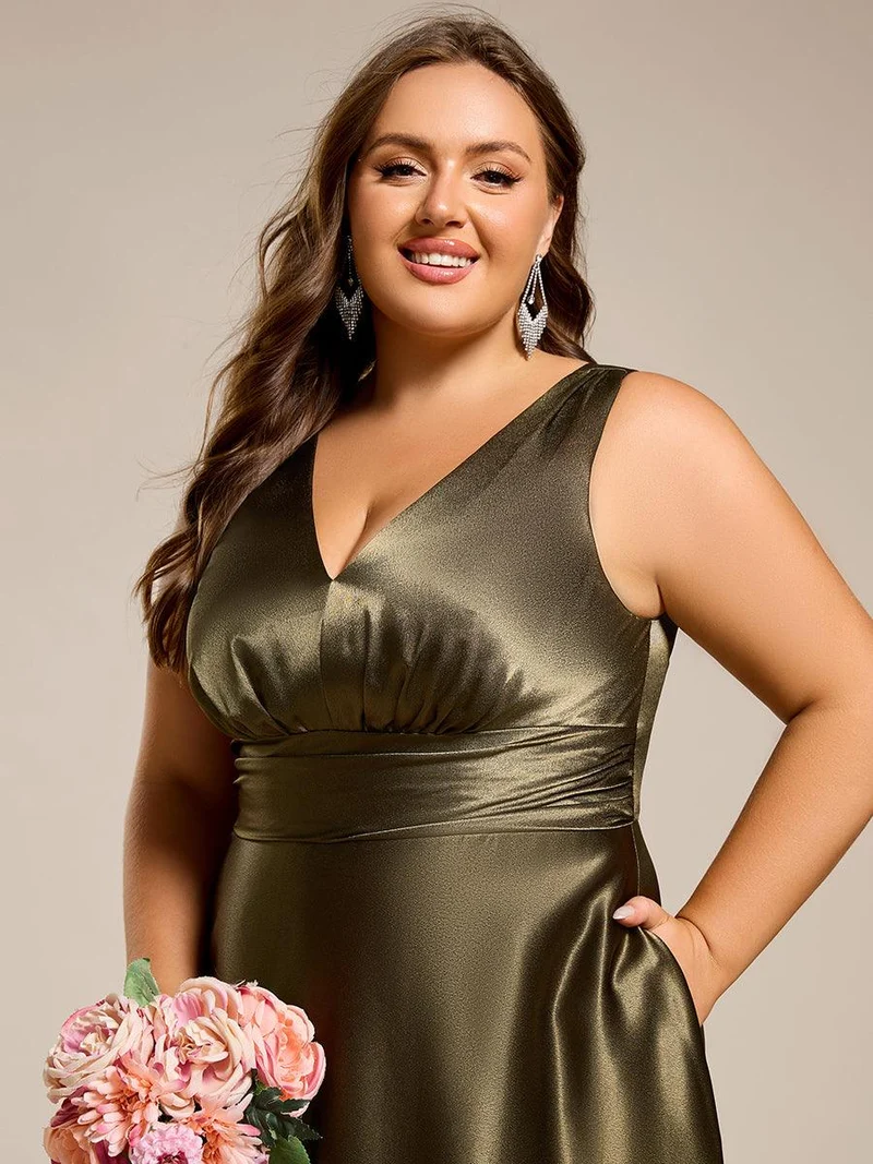 pretty INDY|Grande Taille Robe de demoiselle d'honneur fendue en satin sans manches à col en V