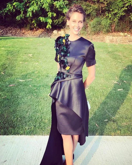 Vente Robe Beckham noir à pétales brodées