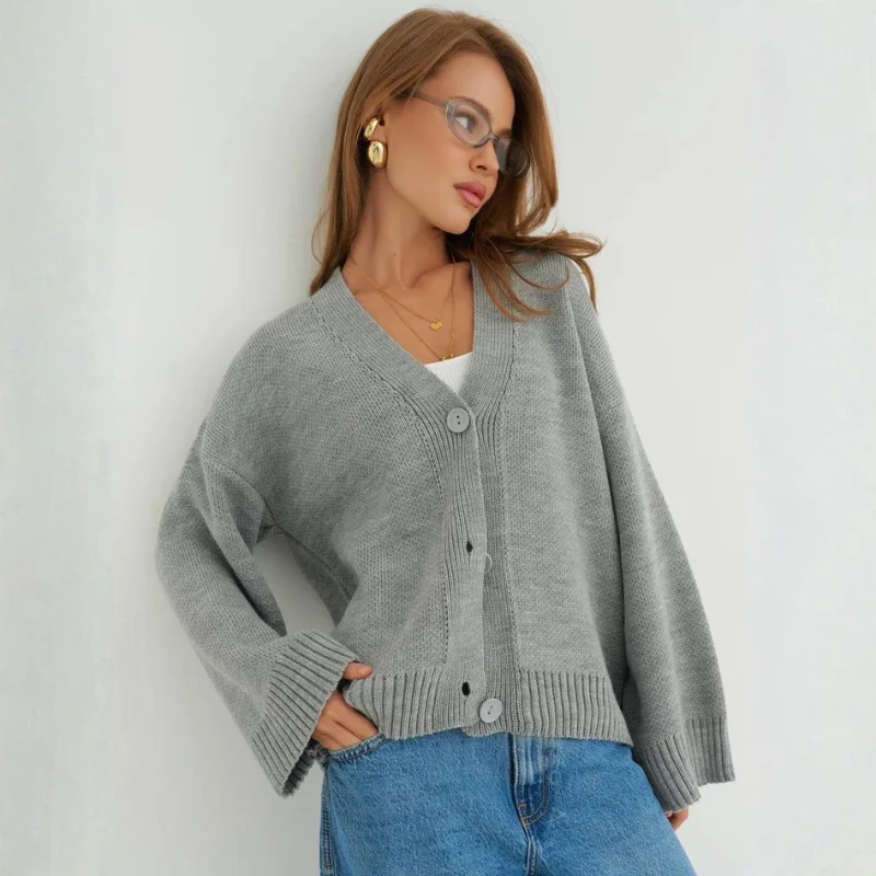 Aylin – Gilet à manches longues boutonné et col en V