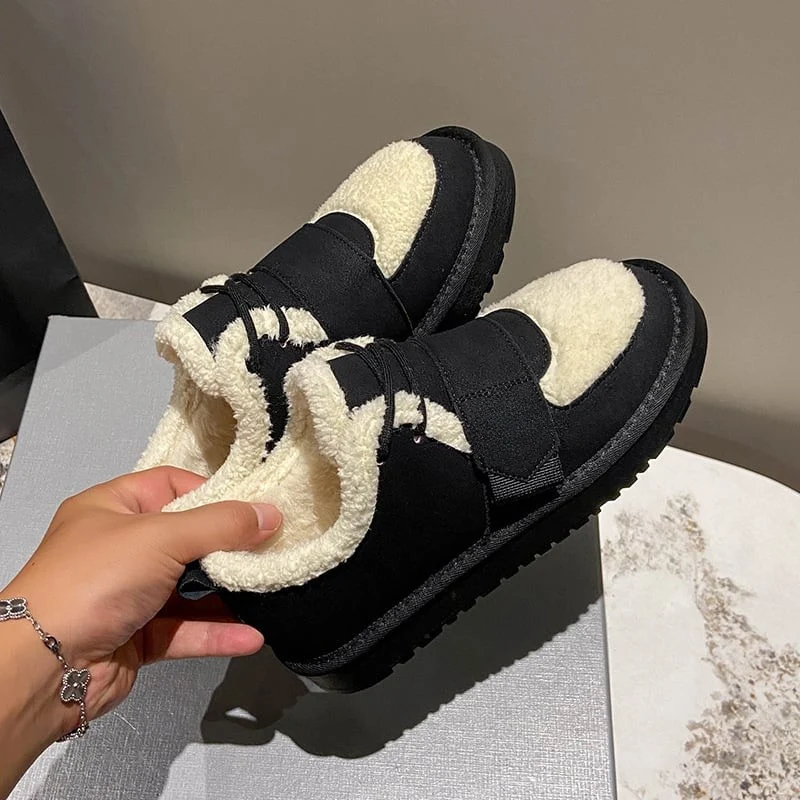 Serena – Pantoufles à lacets avec semelle plate épaisse et détails de brides