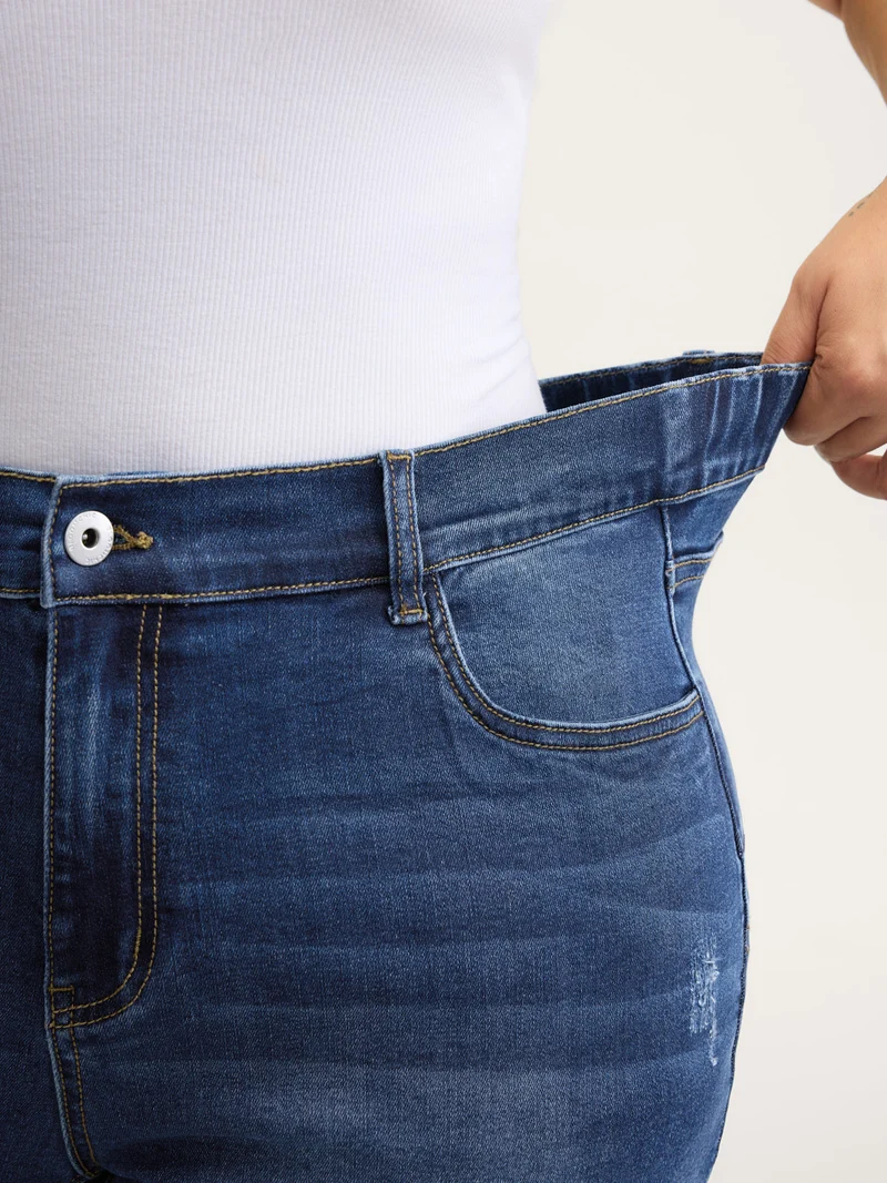 Stretchy Butt-Lifting Rubber Waist Straight-Leg Jeans
