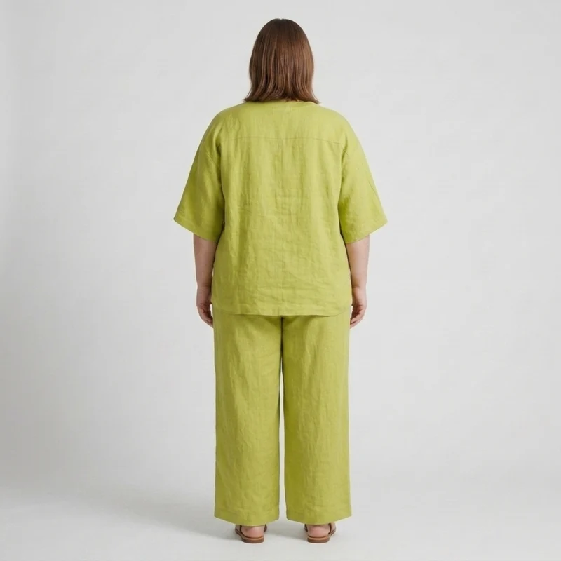 Ensemble deux pièces grande taille pour femme avec haut ample à col en v et pantalon fluide