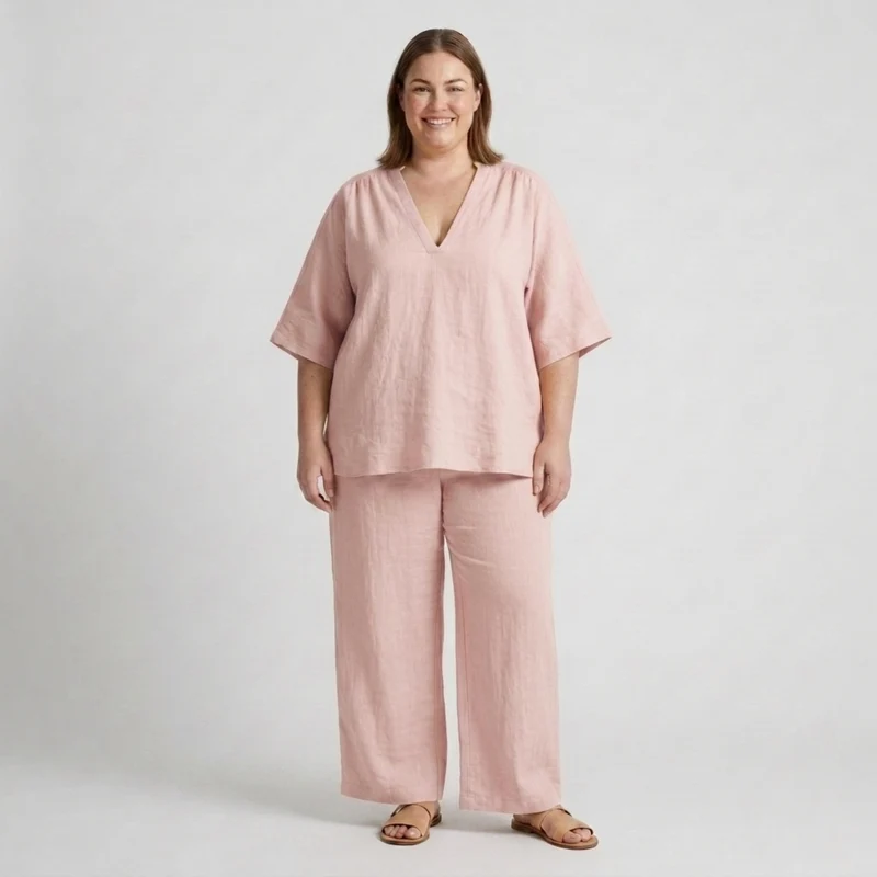 Ensemble deux pièces grande taille pour femme avec haut ample à col en v et pantalon fluide