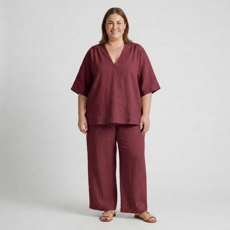 Ensemble deux pièces grande taille pour femme avec haut ample à col en v et pantalon fluide