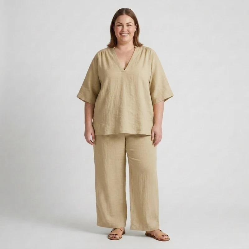 Ensemble deux pièces grande taille pour femme avec haut ample à col en v et pantalon fluide