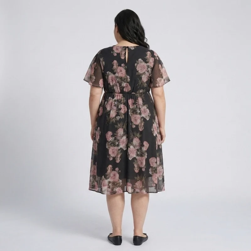 Robe mi-longue grande taille pour femme à col croisé et manches papillon