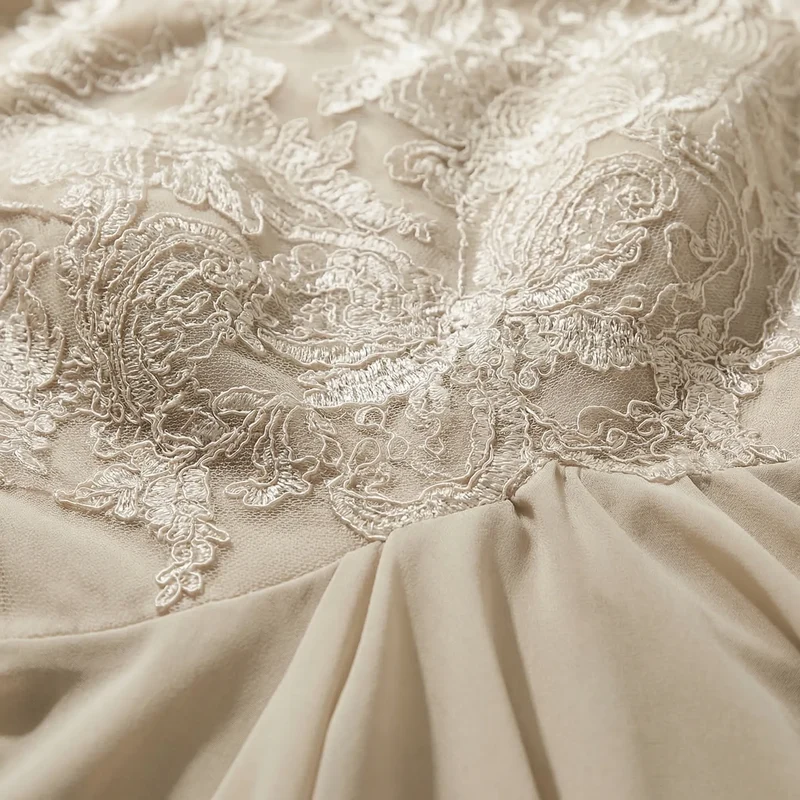 Robe de cocktail pour femme - coupe trapèze et buste en dentelle | soirée