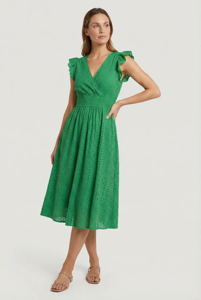 Vêtement mi-long pour femme - robe trapèze ajourée à taille smockée | vacances