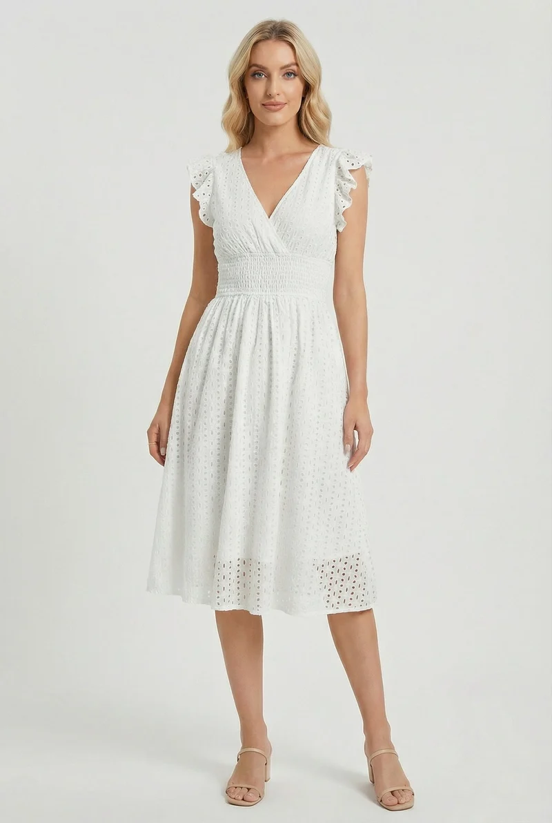 Vêtement mi-long pour femme - robe trapèze ajourée à taille smockée | vacances